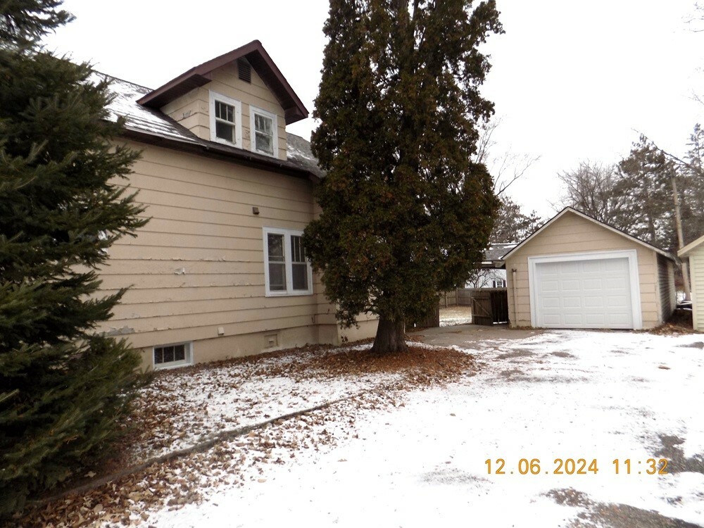 Property Photo:  505 Menasha Avenue E  WI 54848 