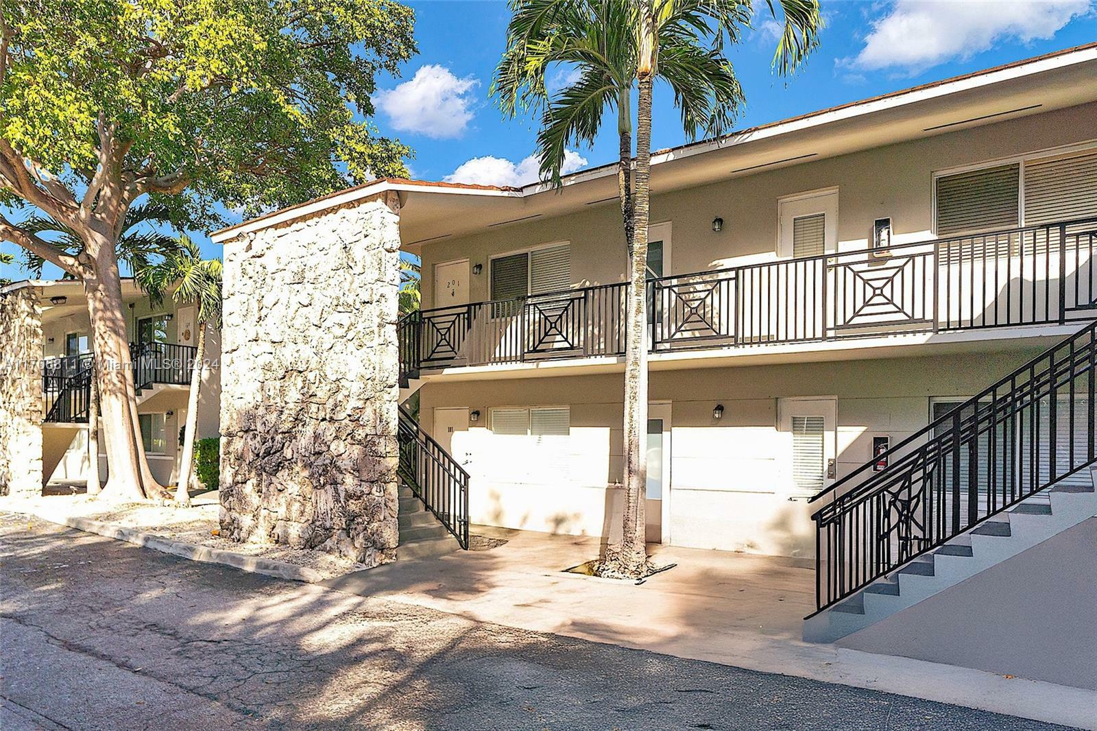 Property Photo:  81 Edgewater Dr 201  FL 33133 