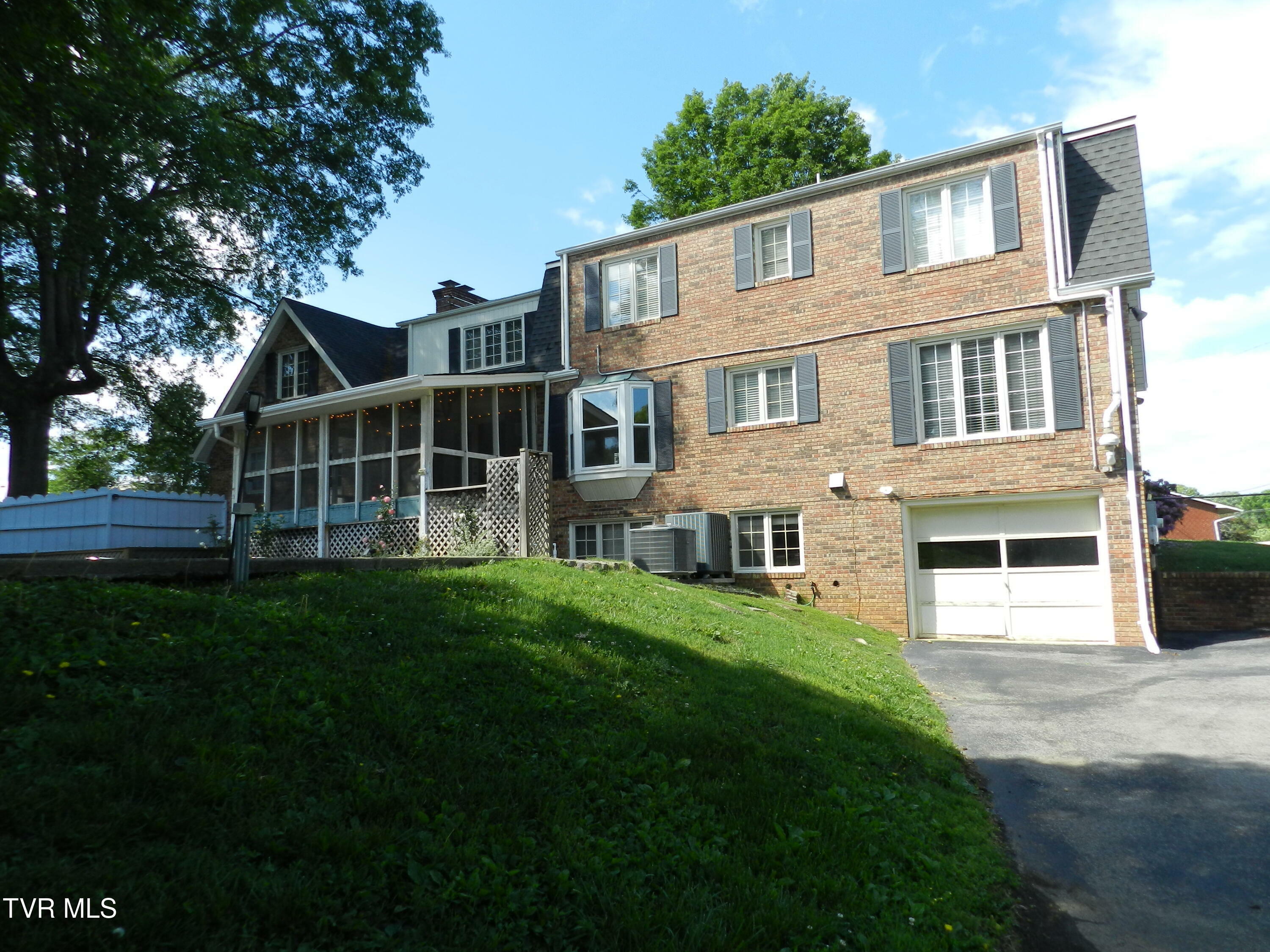 Property Photo: 209 Scotland Road TN 37660