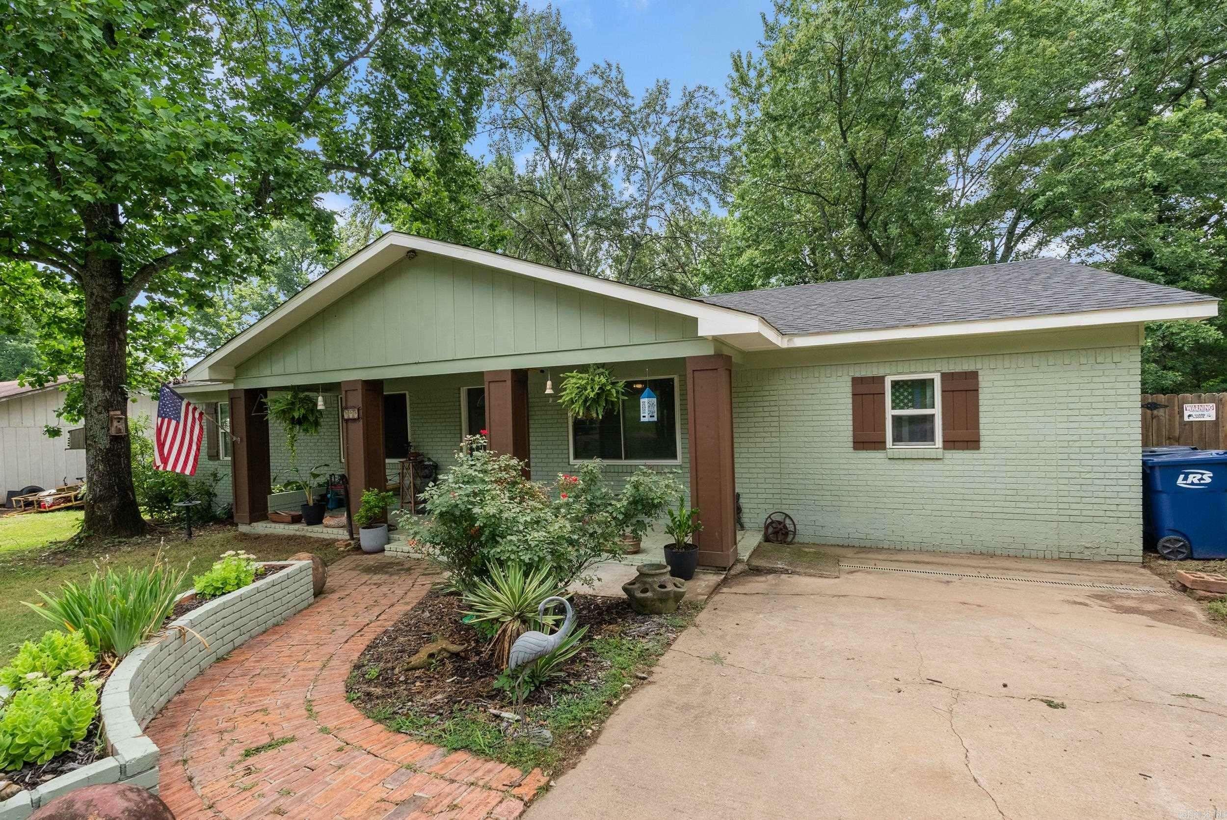 Property Photo:  303 NW 16th Street  AR 72823 