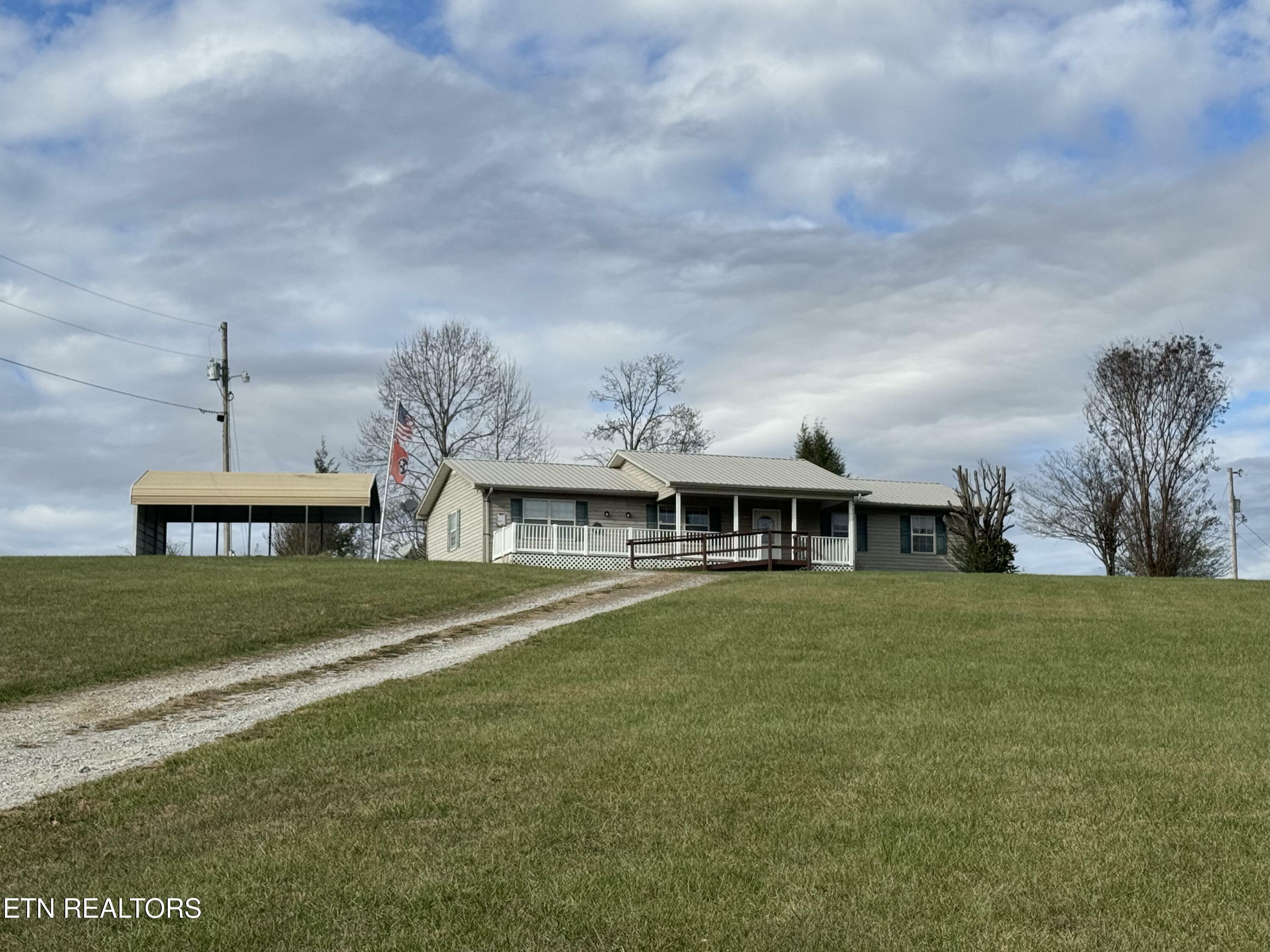 Property Photo:  276 O & W Rd  TN 37841 