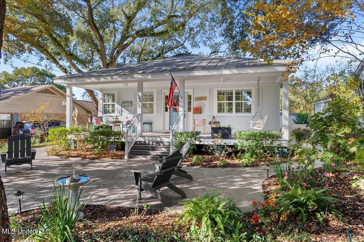 Property Photo:  145 Saint Charles Avenue  MS 39530 