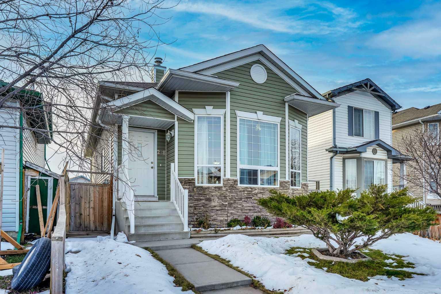 238 Martinvalley Crescent NE  Calgary AB T3J 4L5 photo