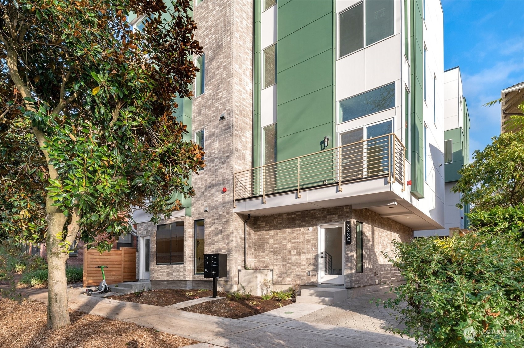 Property Photo: 730 C Broadway E WA 98102