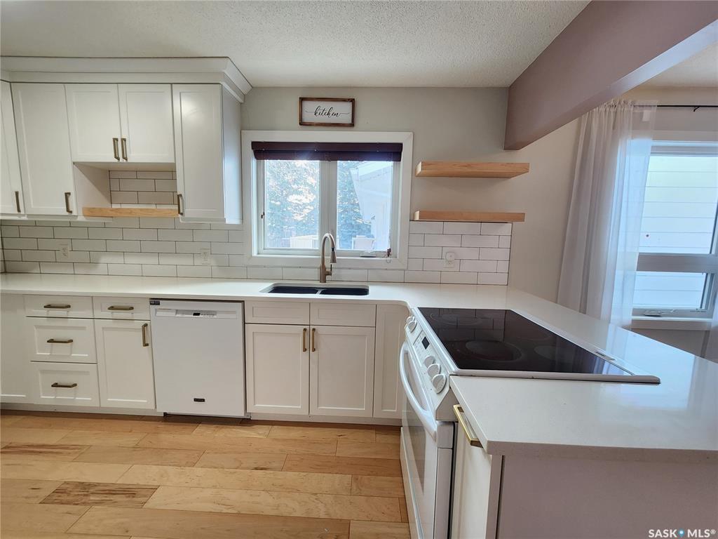 Property Photo: 433 Floren Street SK S0C 2G0