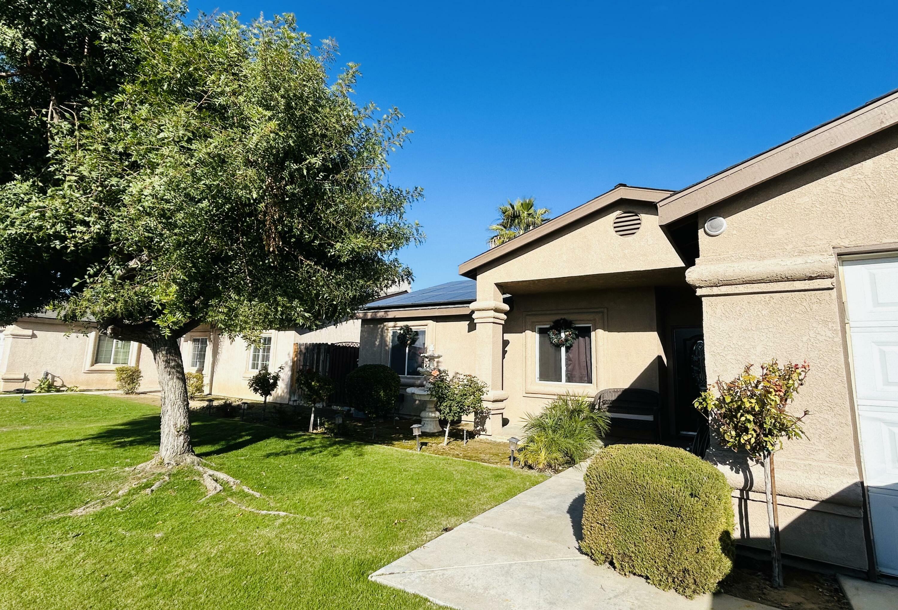 Property Photo:  5208 Grant Grove Street  CA 93307 