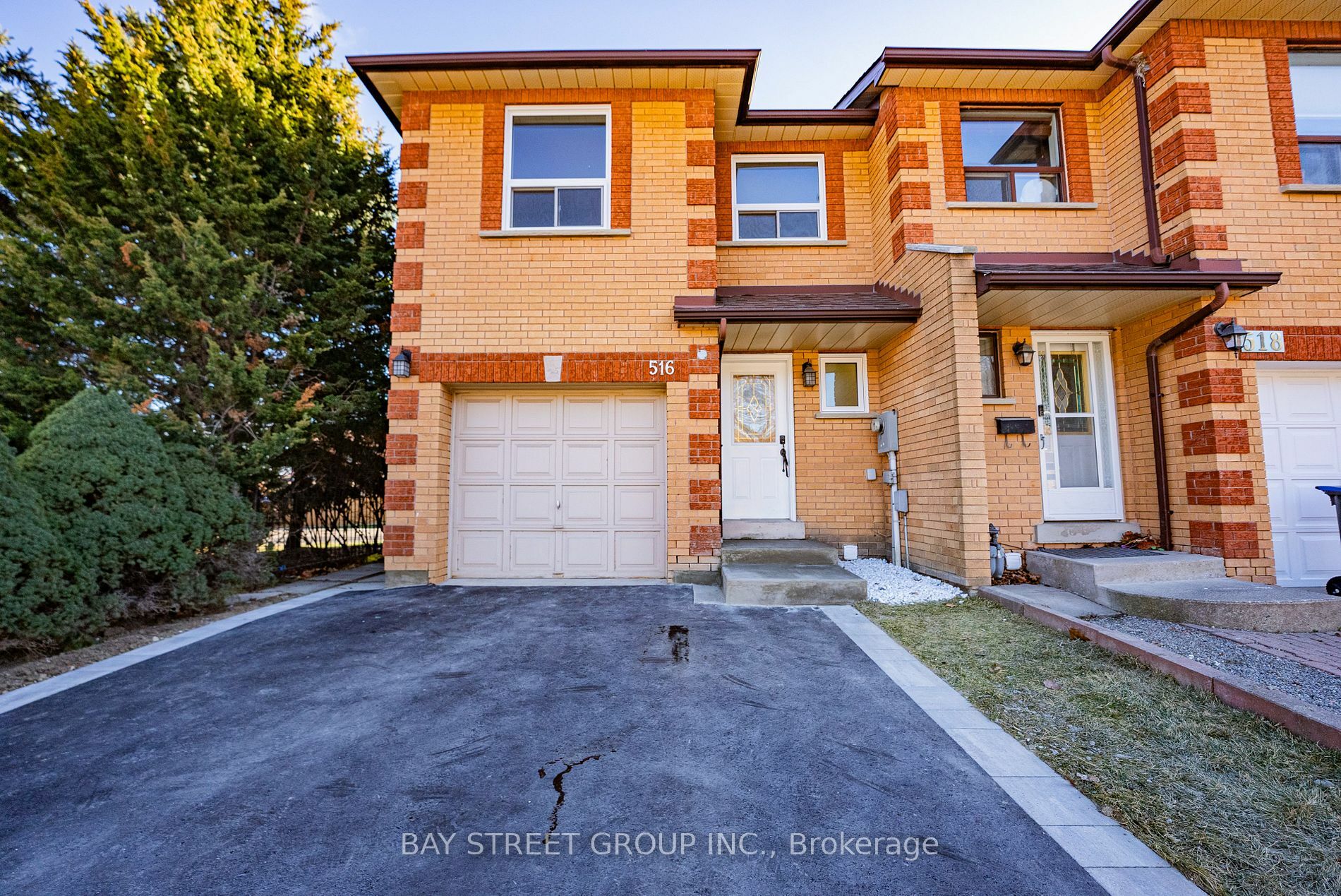 Property Photo:  516 Steddick Crt  ON L5R 3T1 