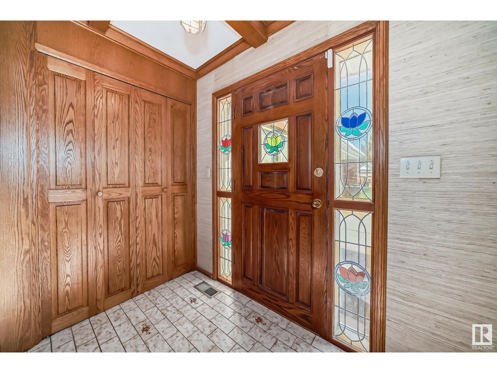 Property Photo:  8 Morel Cr  AB T7X 2P7 