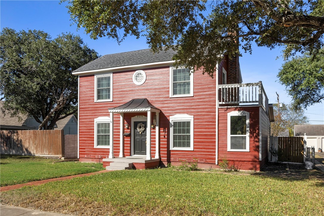 Property Photo:  909 E Market Street  TX 78387 