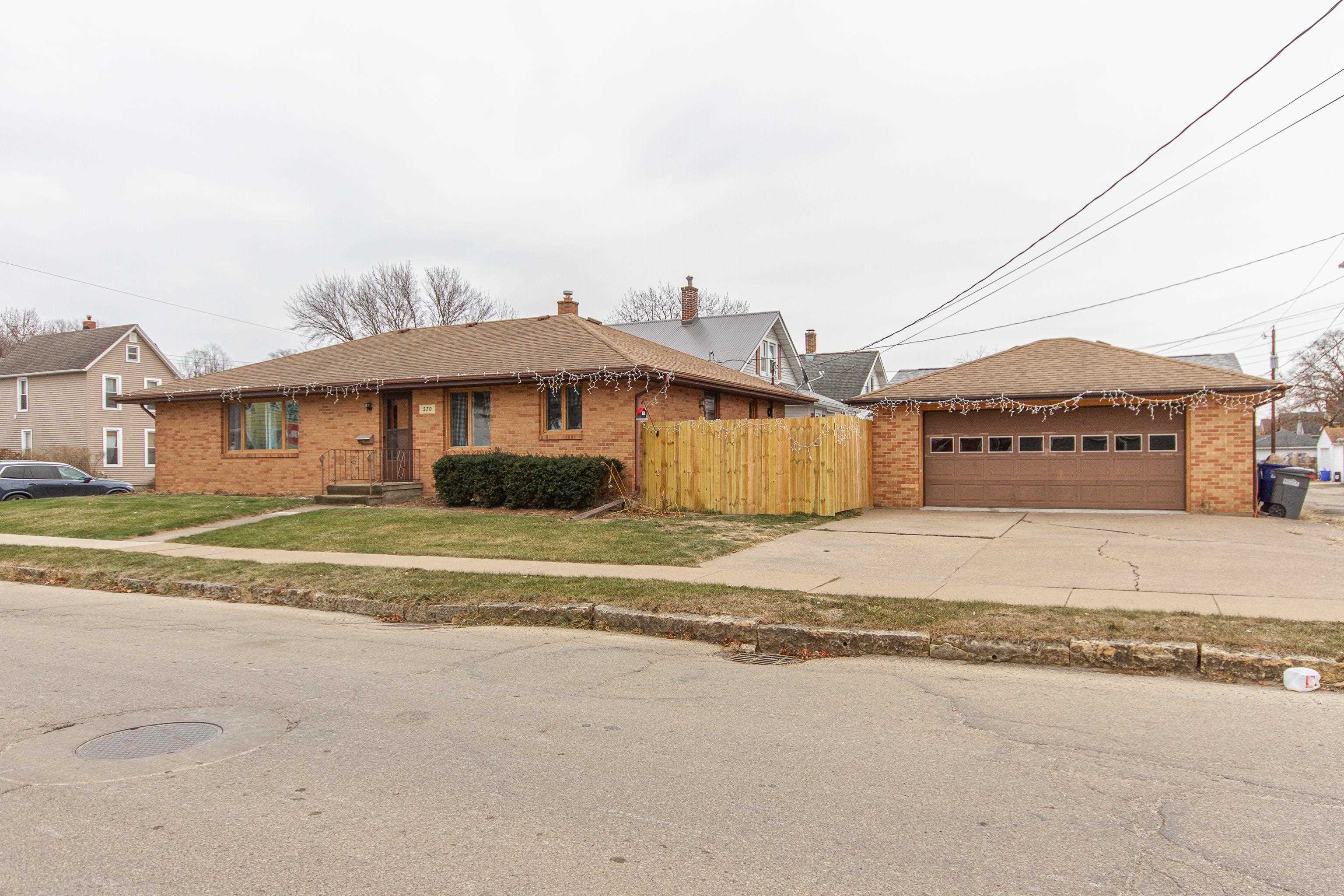 Property Photo:  270 E 29th Street  IA 52001 