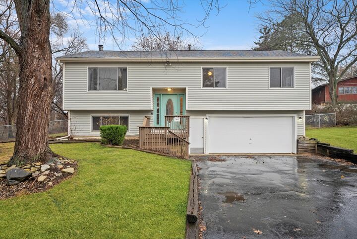 905 Hayden Drive  McHenry IL 60051 photo