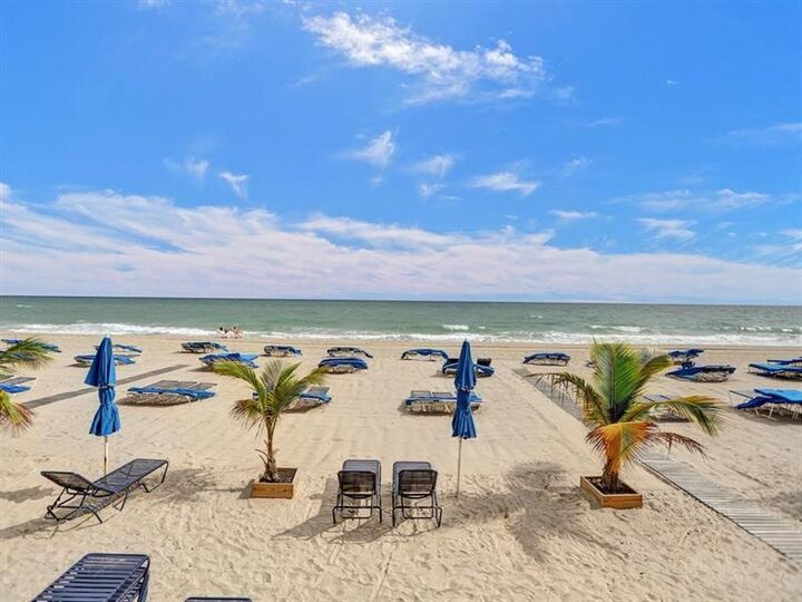 Property Photo: 3700 Galt Ocean Dr 1215 FL 33308