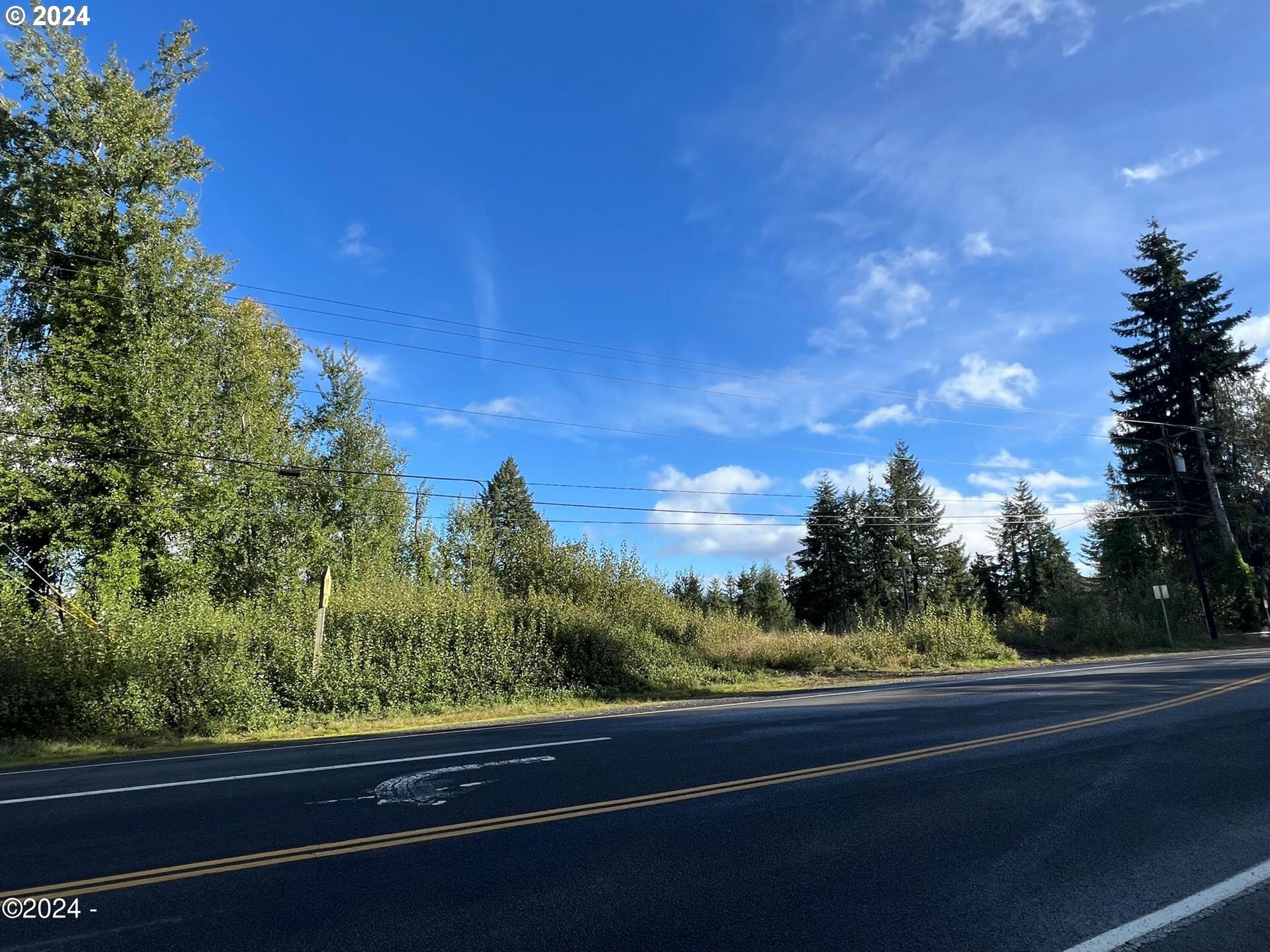 Property Photo: 936 NE Highway 20 OR 97391