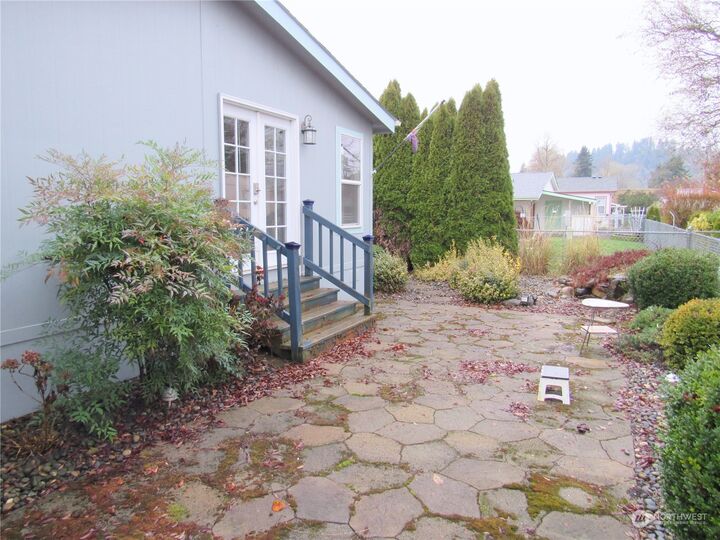 Property Photo:  506  Mallard Lane  WA 98632 