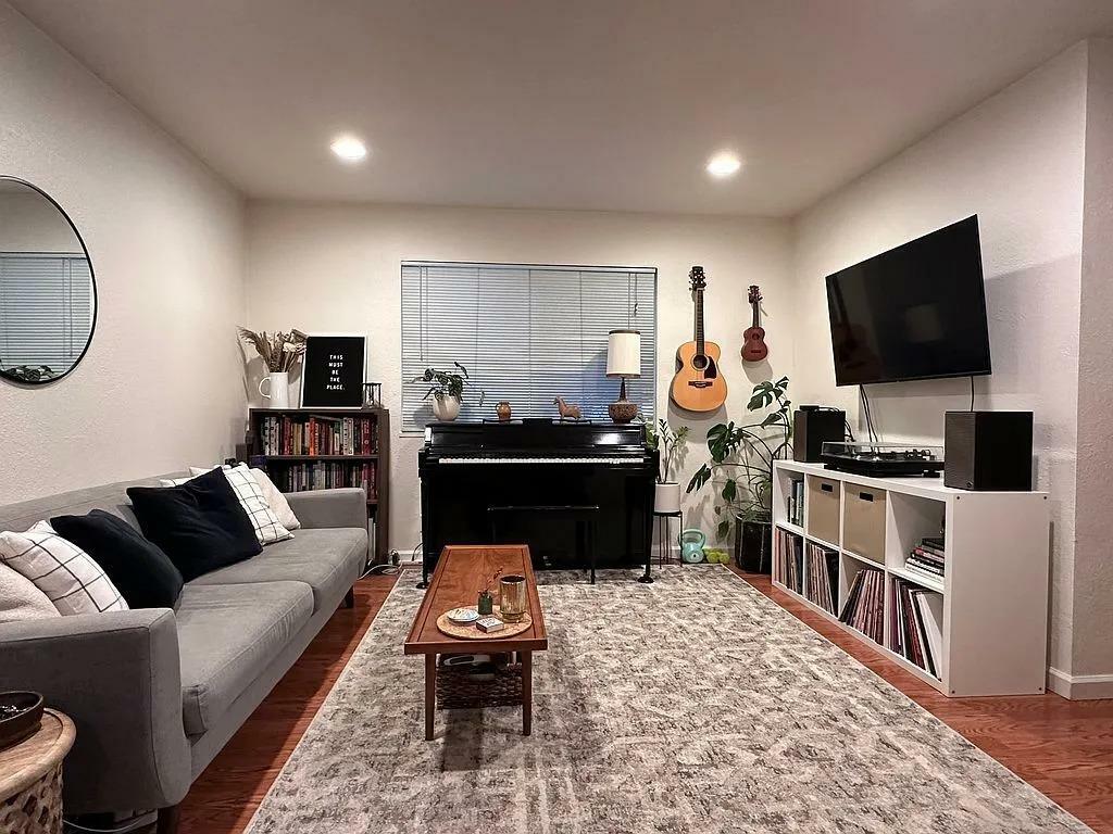 Property Photo:  1564 Hollenbeck Avenue 2  CA 94087 