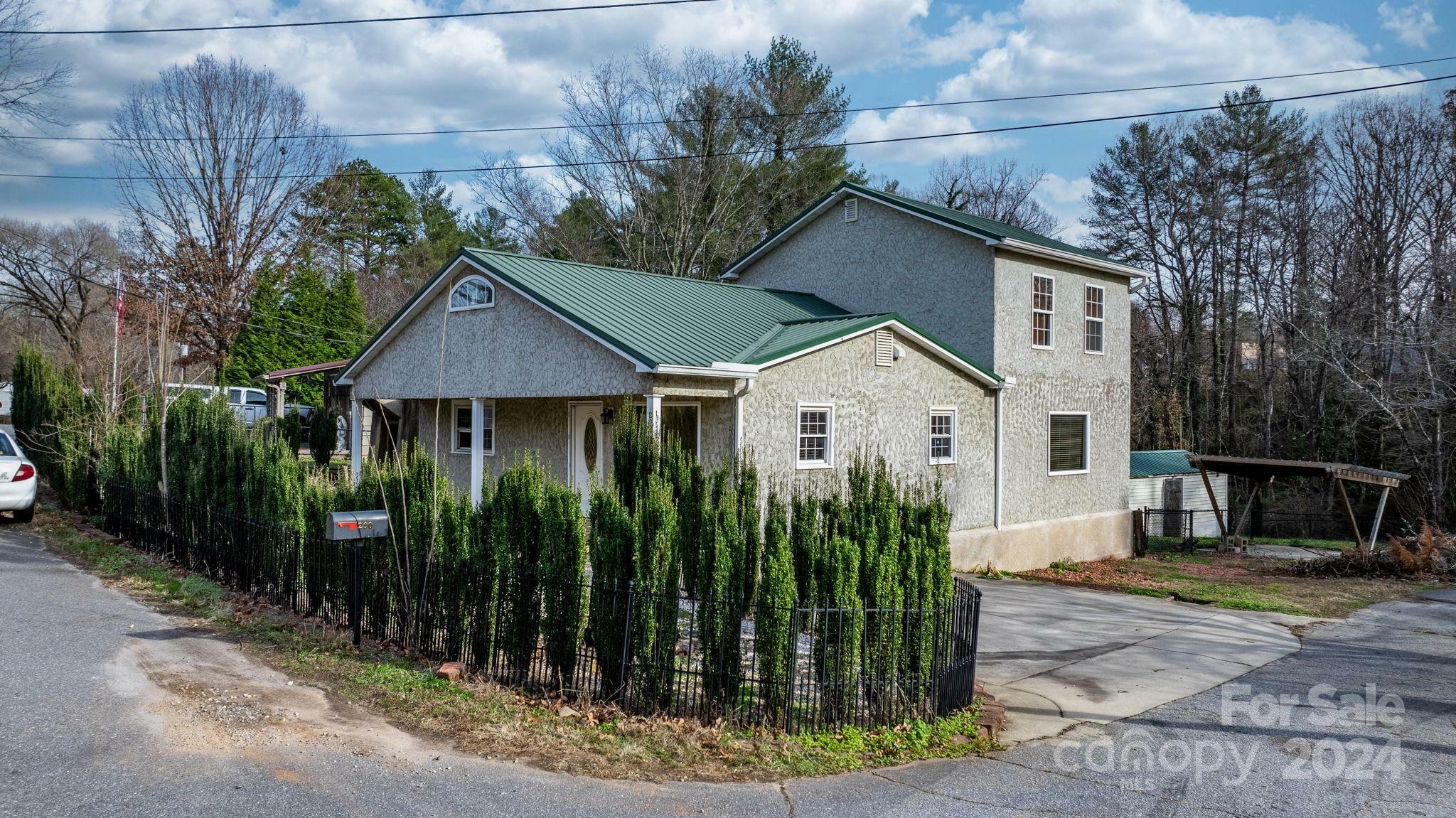 Property Photo:  200 Walnut Avenue  NC 28638 