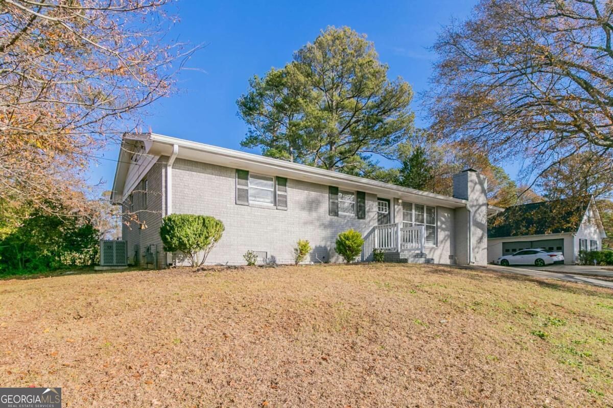 Property Photo: 1347 Peggy Lane NW GA 30012