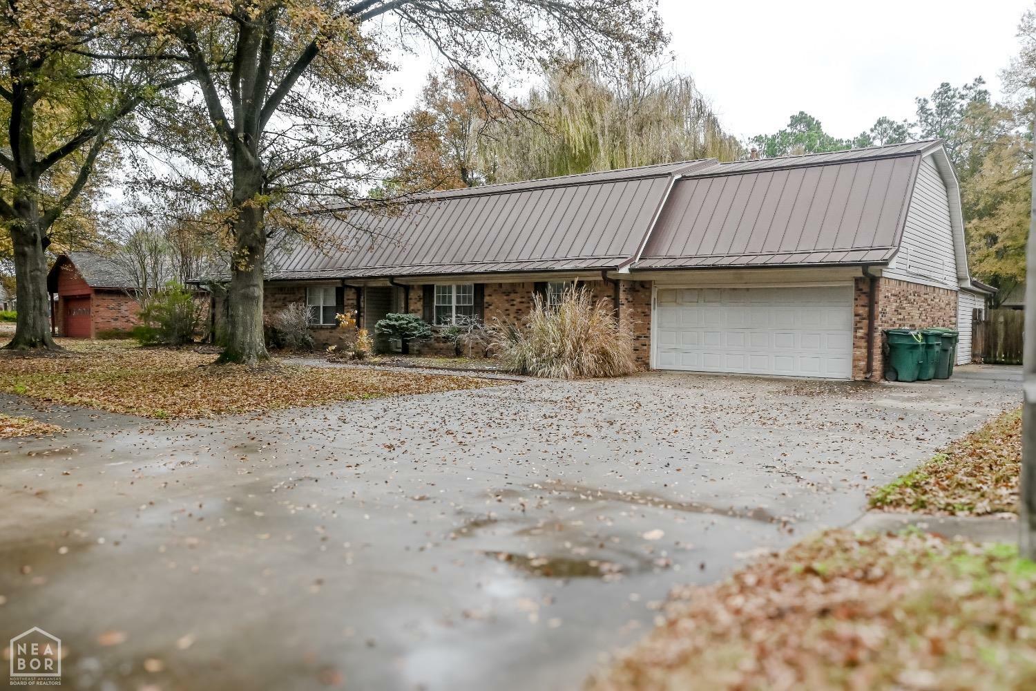 Property Photo:  1704 N Broadway Street  AR 72315 