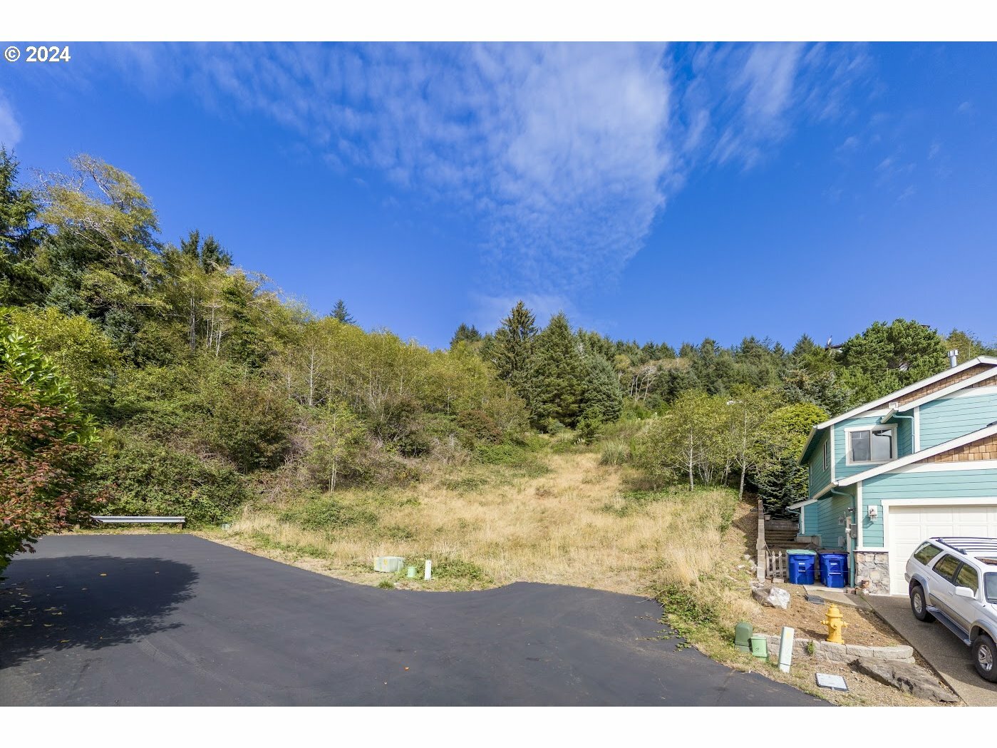 Property Photo: 8900 NE Harbor View Pl OR 97341