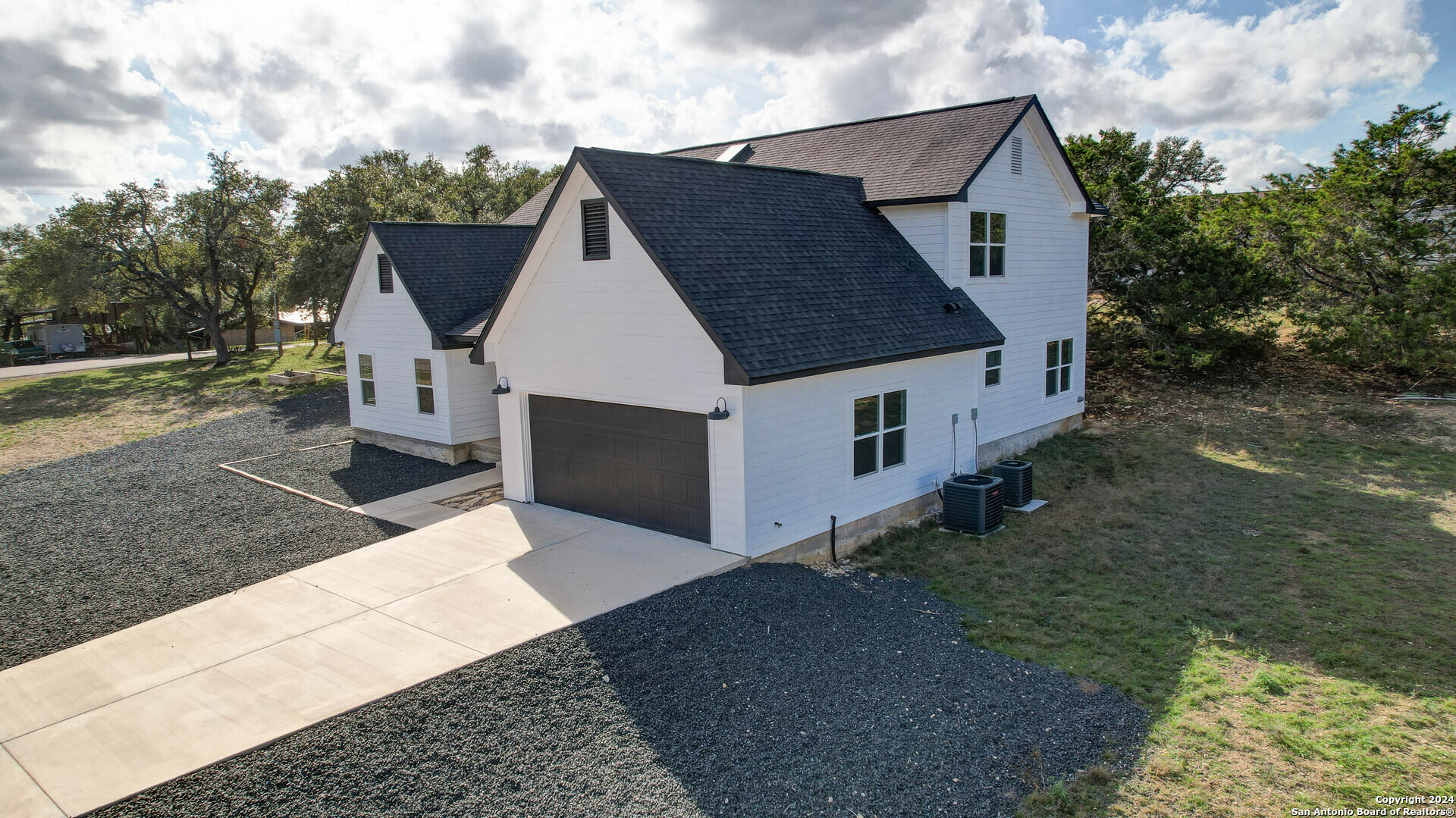 Property Photo: 1090 Arcadia Dr TX 78133