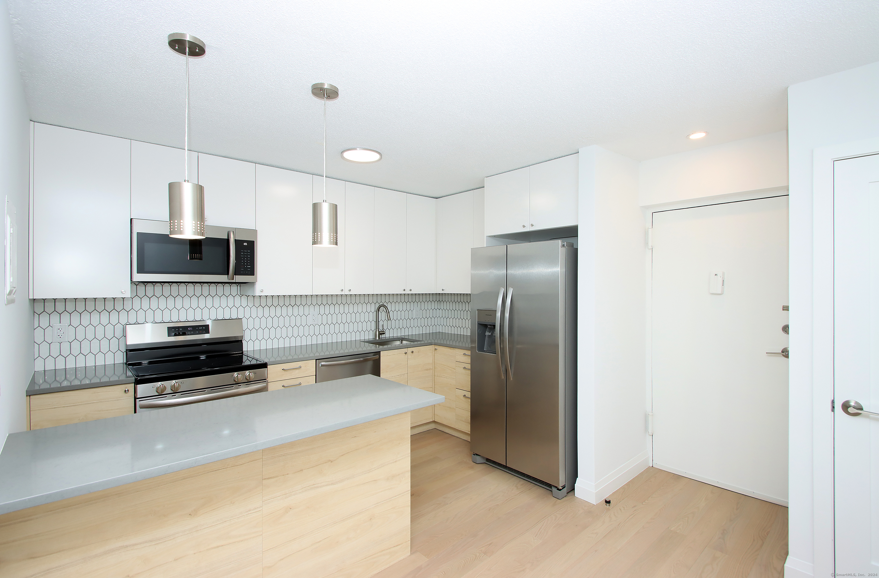 Property Photo:  50 Balance Rock Road Apt 11  CT 06483 