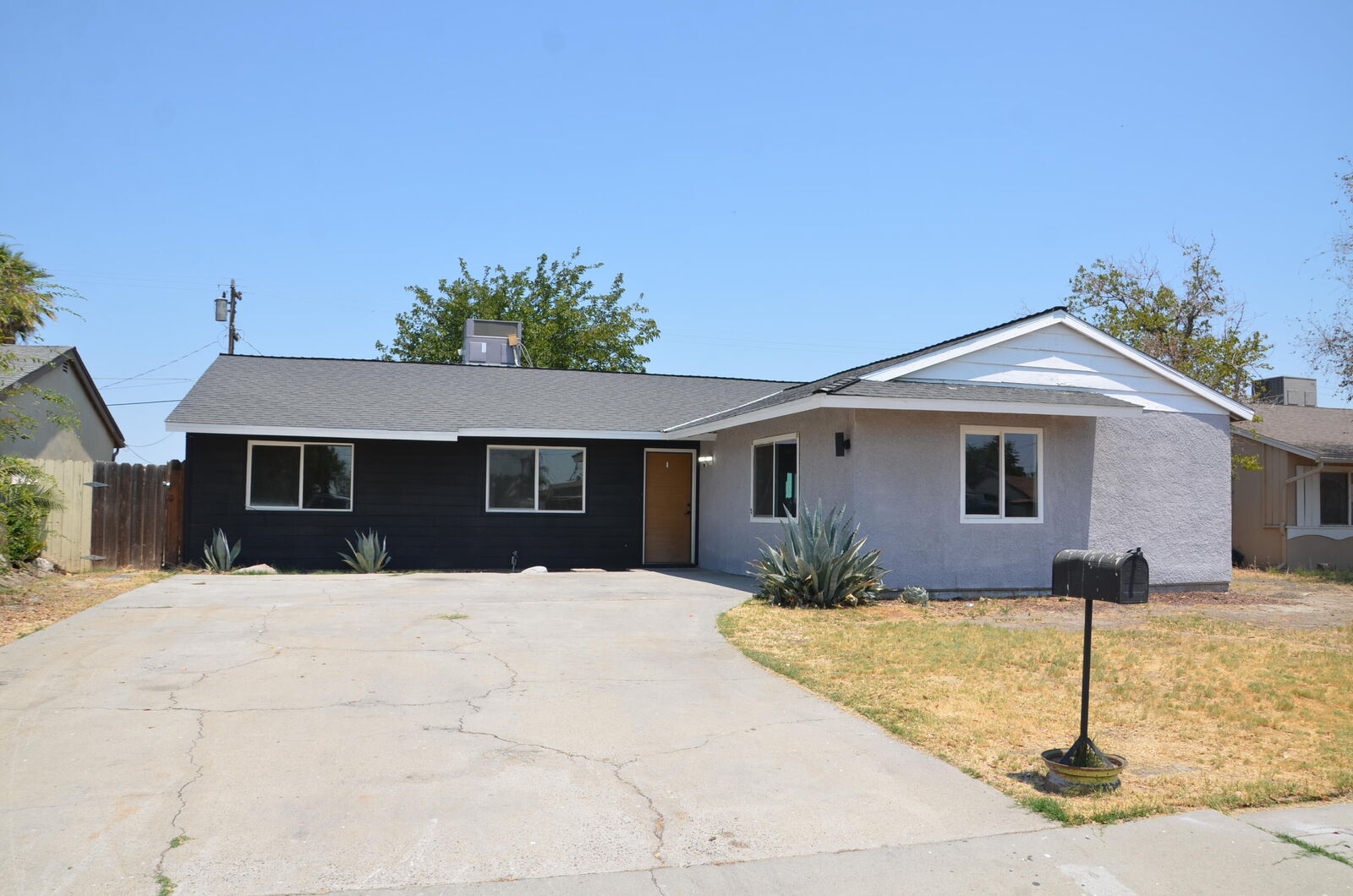 Property Photo: 19760 Park Lane CA 93245