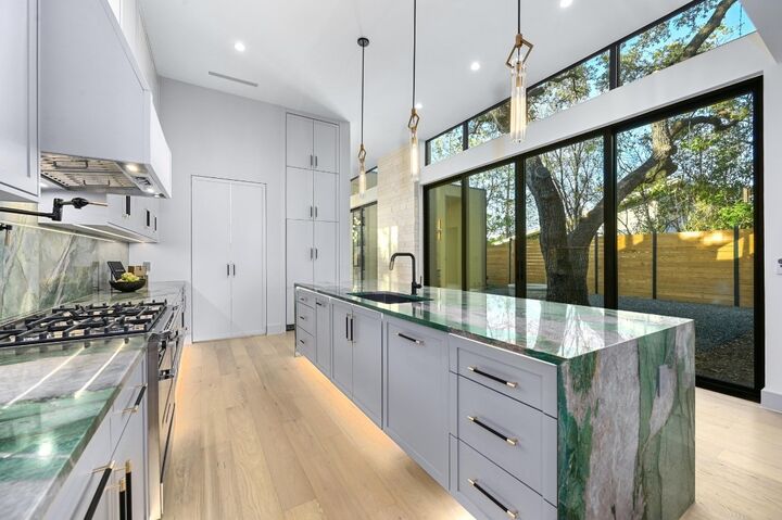 Property Photo: 2423 S 5th Street TX 78704