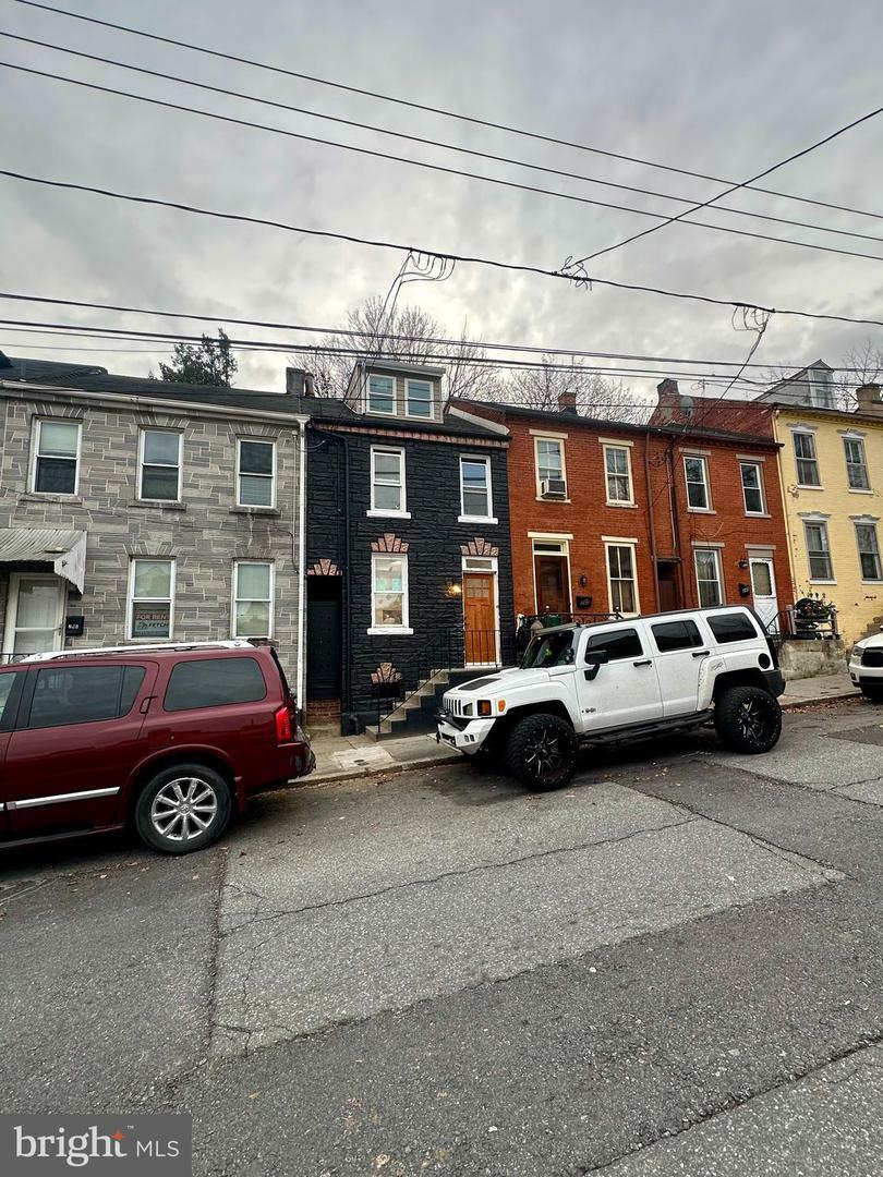 Property Photo:  244 W Strawberry Street  PA 17603 