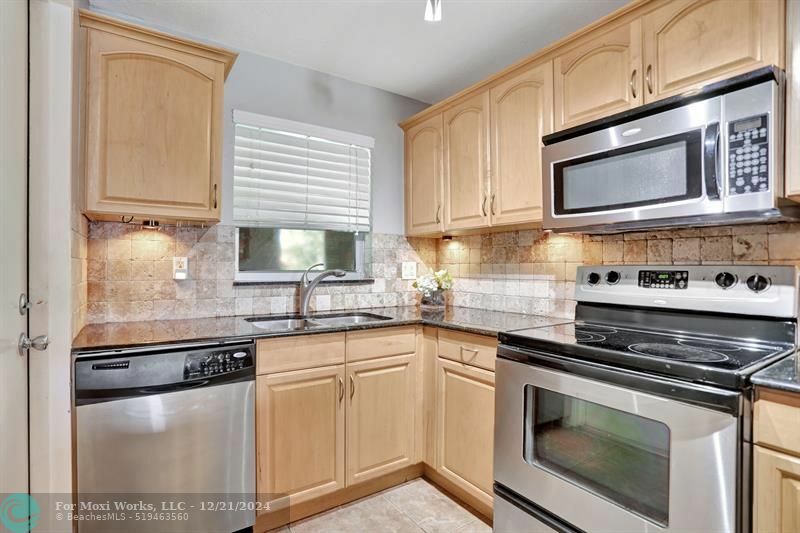 Property Photo:  1752 NW 3rd Ter 310  FL 33311 