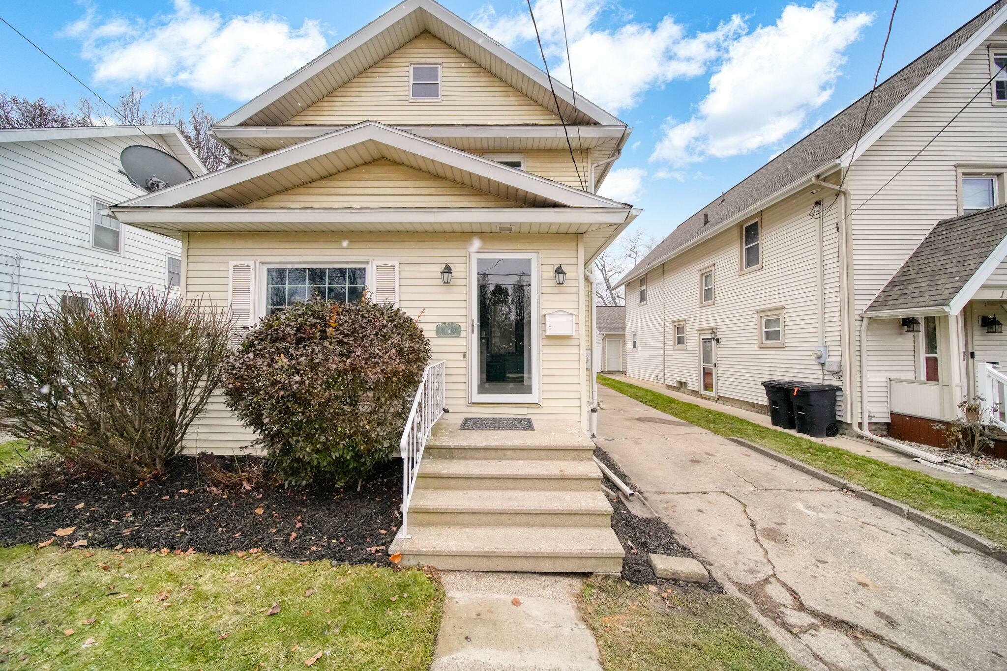 Property Photo:  1102 S West Avenue  MI 49203 