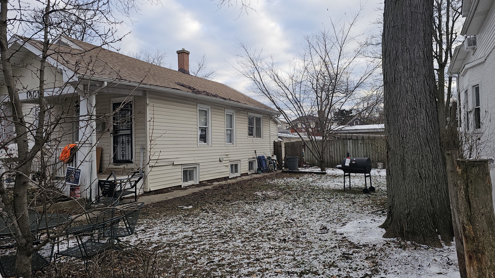 Property Photo: 1801 Brown Avenue IL 60201