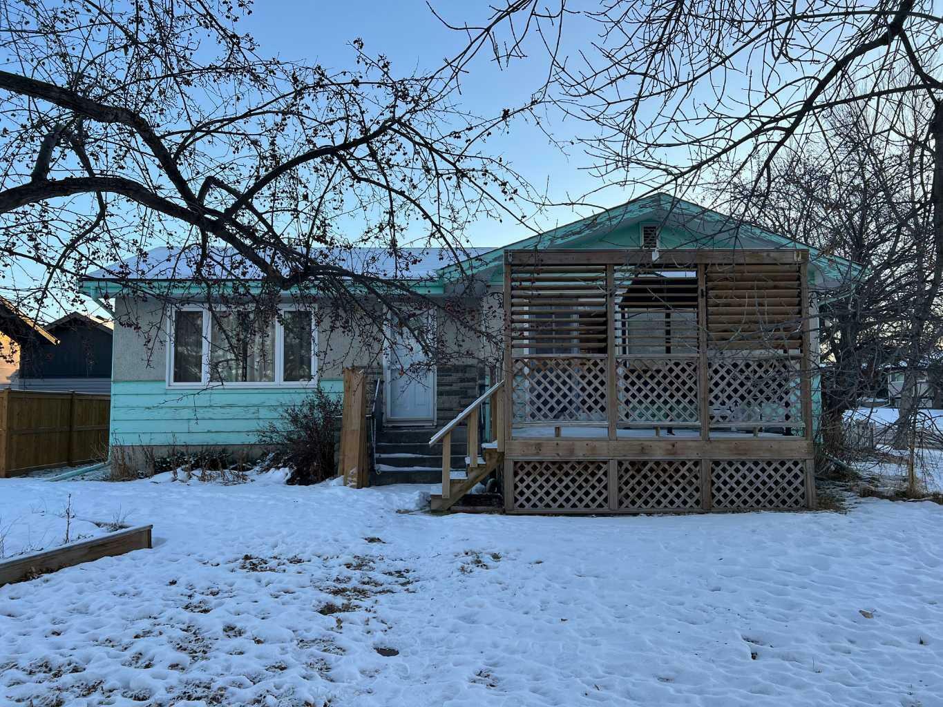 Property Photo: 226 2 Street SE AB T1V 1G7