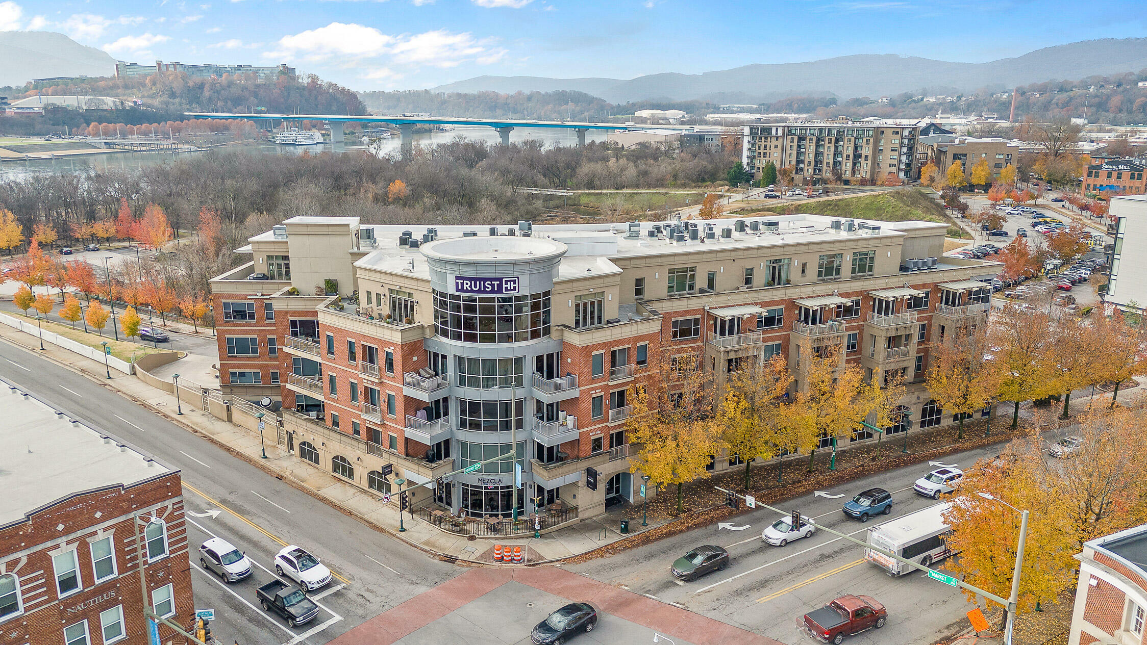 Property Photo: 4 Cherokee Boulevard 409 TN 37405