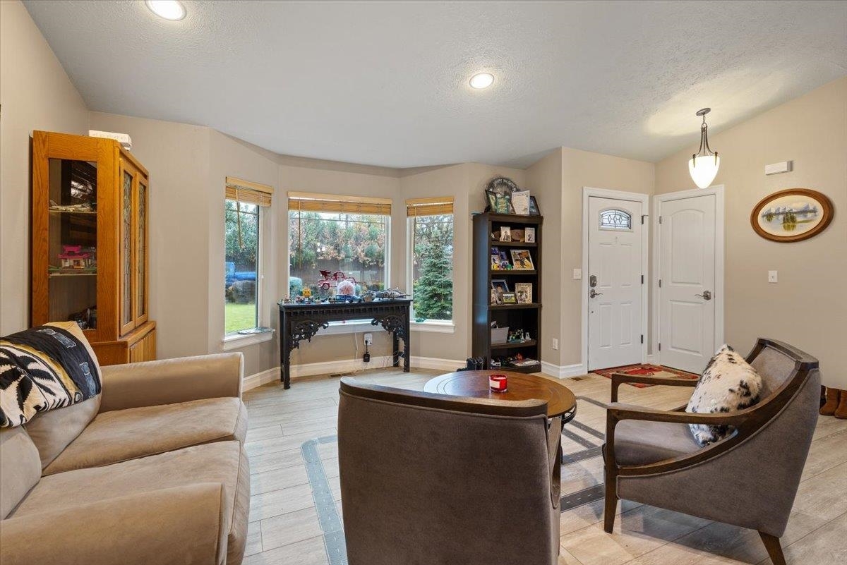 Property Photo:  8023 E Cataldo Ave  WA 99212 