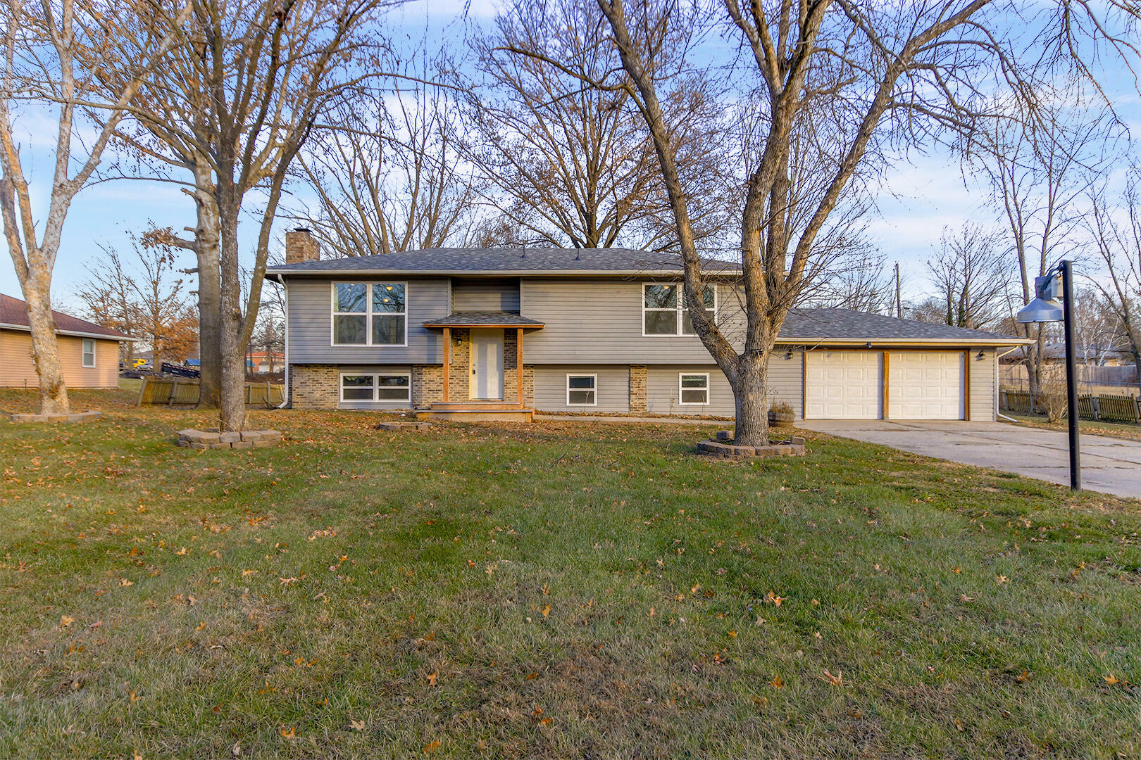 Property Photo:  560 NW West Park Ln  MO 65201 