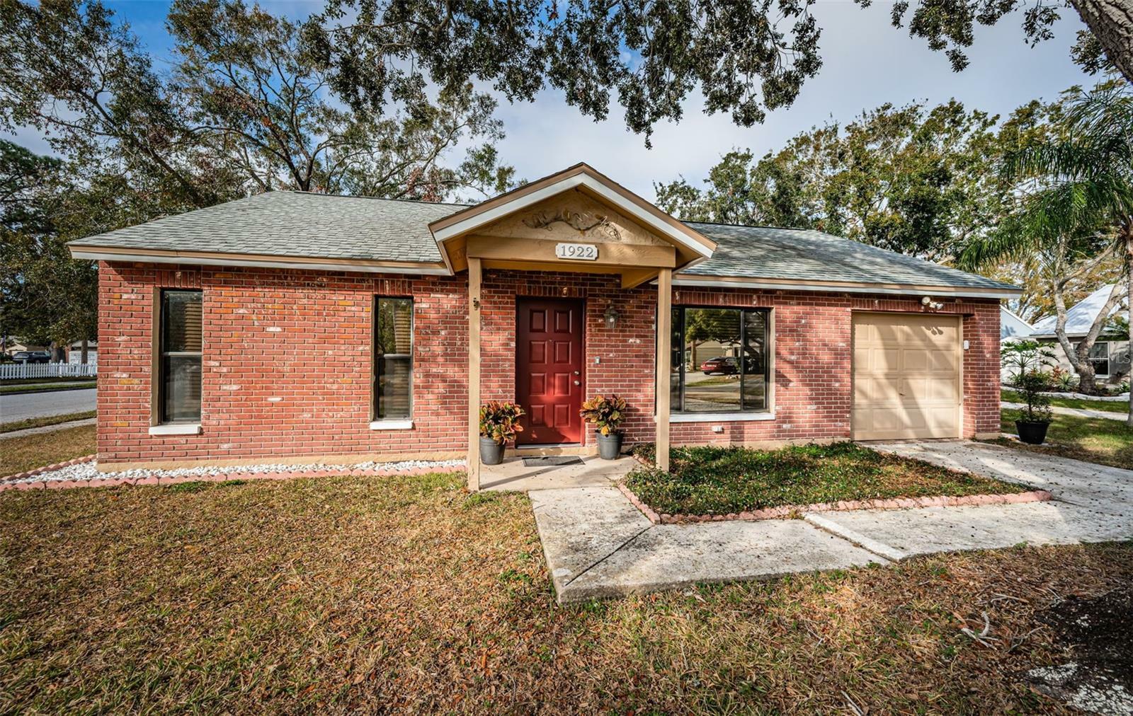 Property Photo:  1922 Sheffield Court  FL 34677 