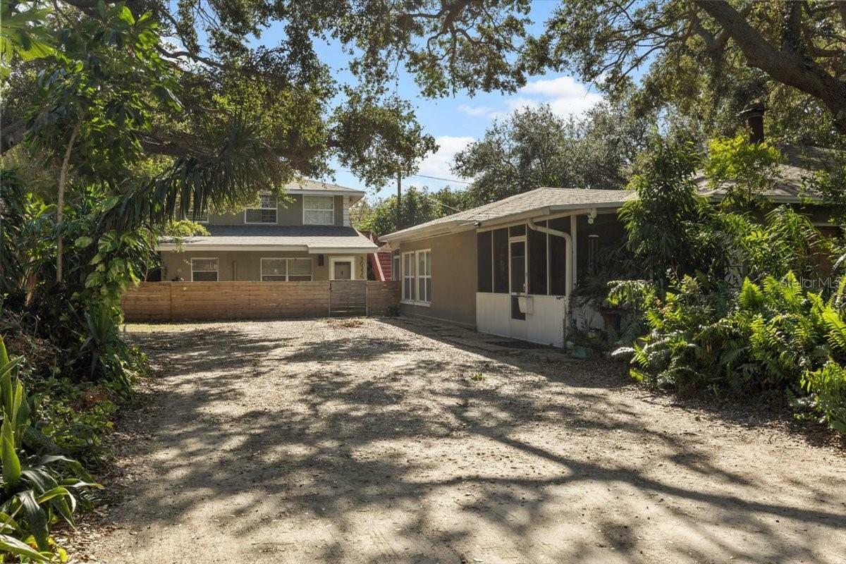 Property Photo: 3022 Dartmouth Avenue N FL 33713