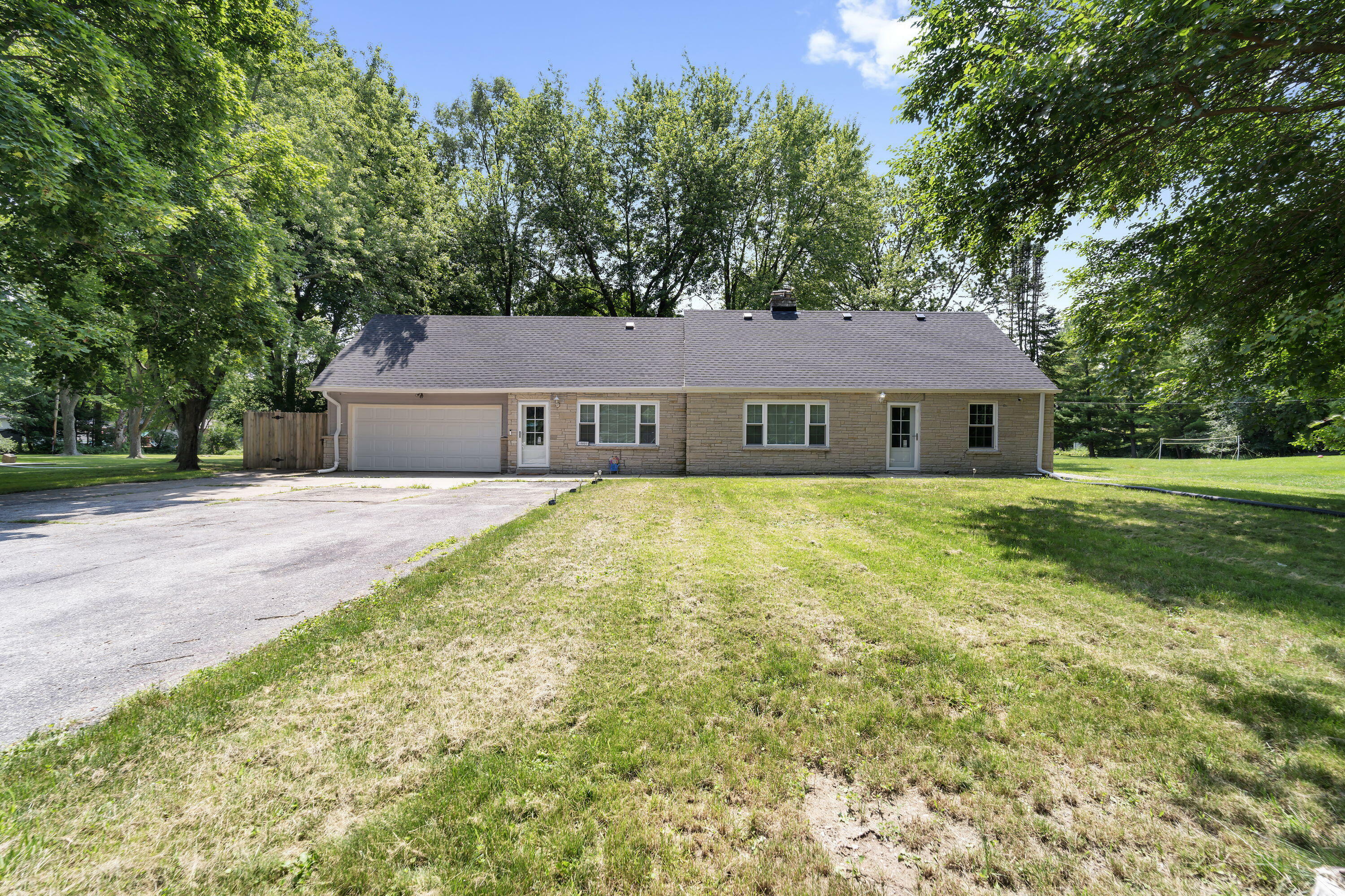 Property Photo:  10005 W Beechwood Ave  WI 53224 