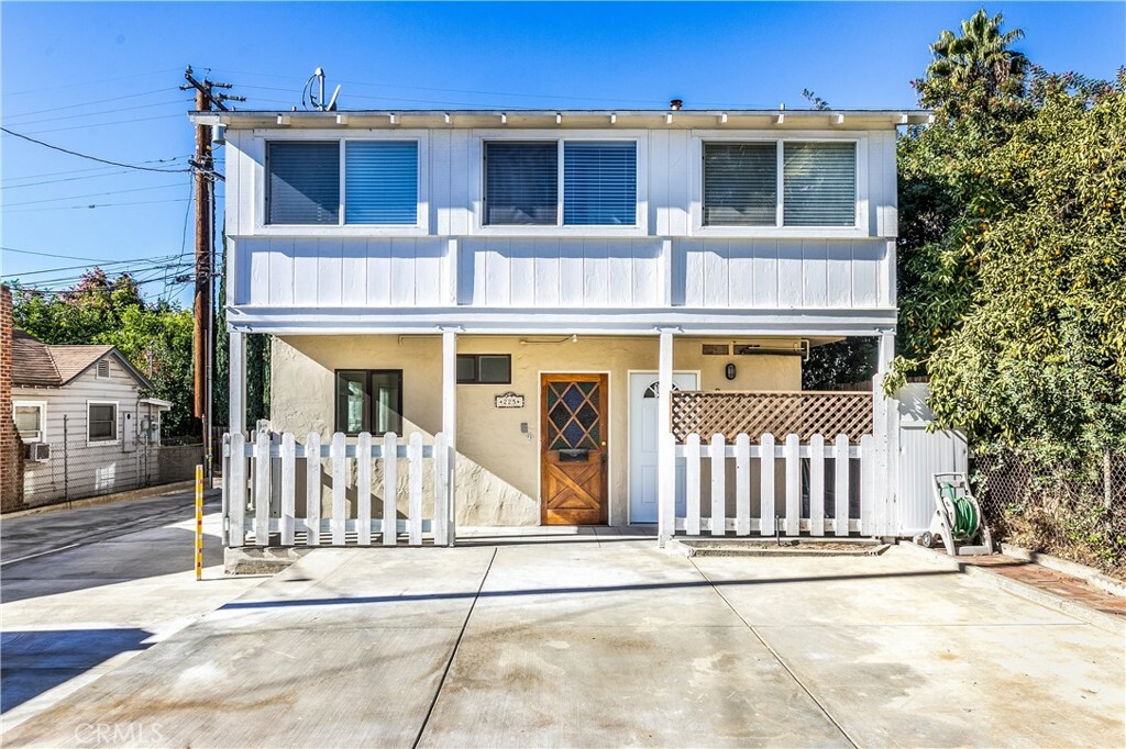 Property Photo:  229 Mayflower Avenue  CA 91016 