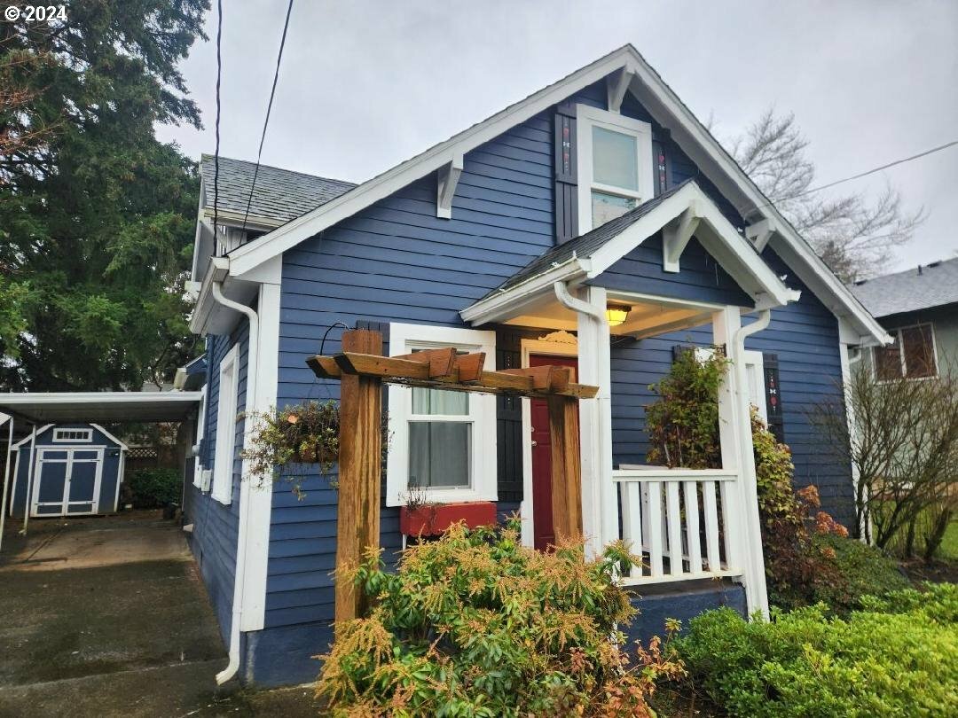 Property Photo: 124 NW 18th Ave WA 98607