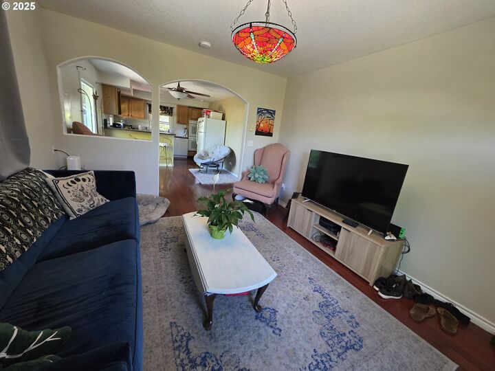 Property Photo:  124 NW 18th Ave  WA 98607 
