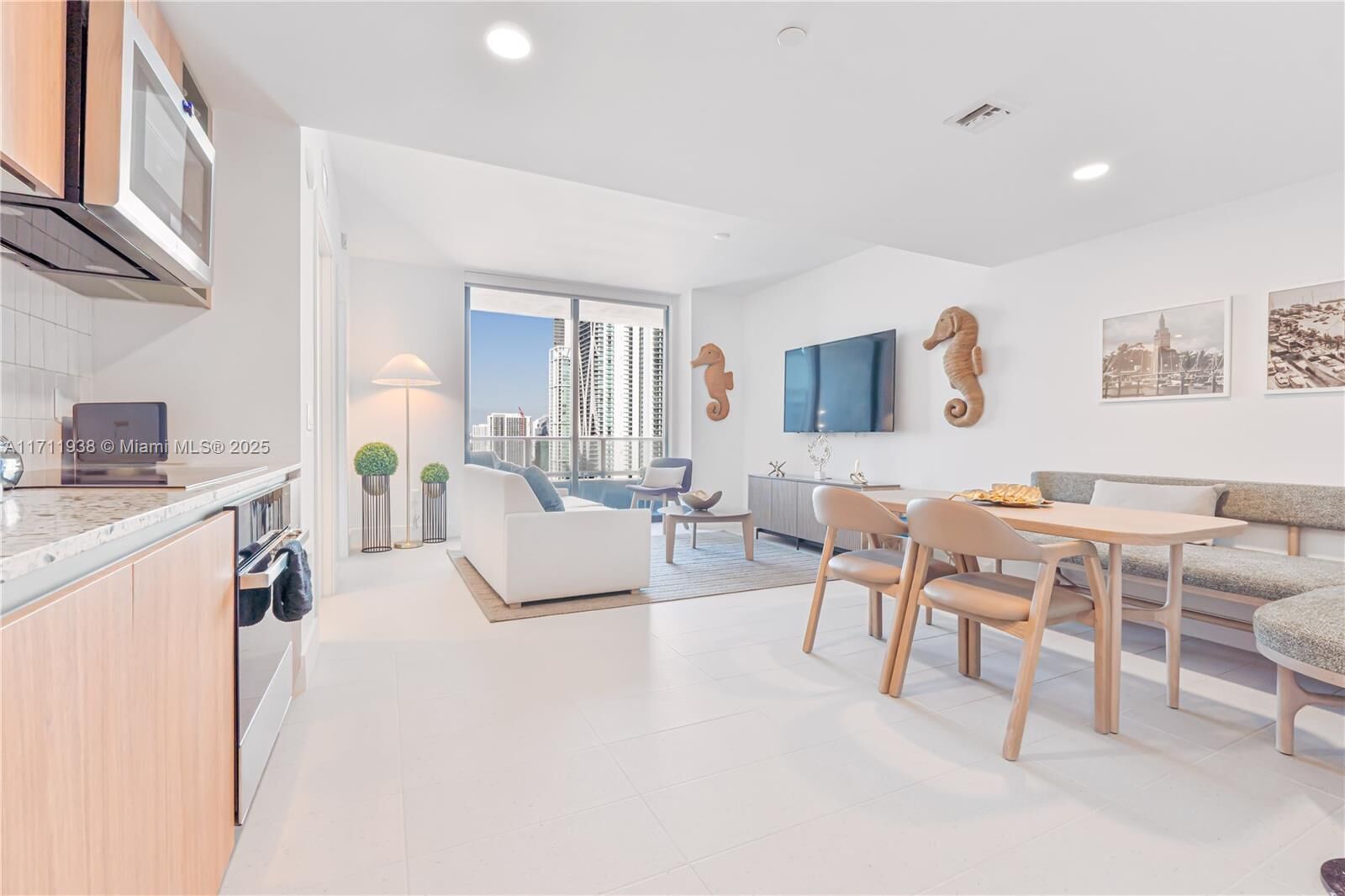 Property Photo: 601 NE 1st Ave 2409 FL 33132
