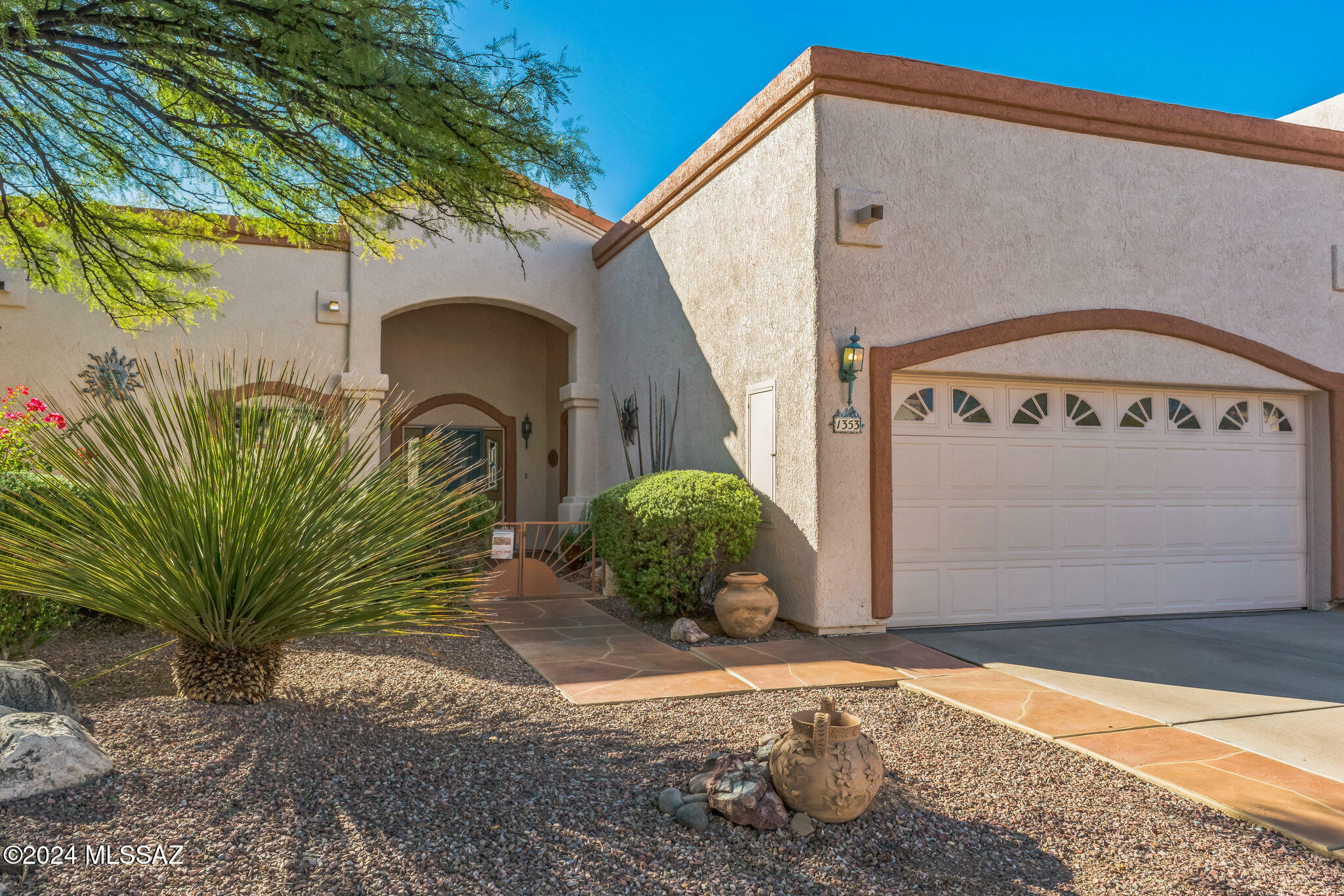 Property Photo:  1353 W Dry Wash Place  AZ 85737 