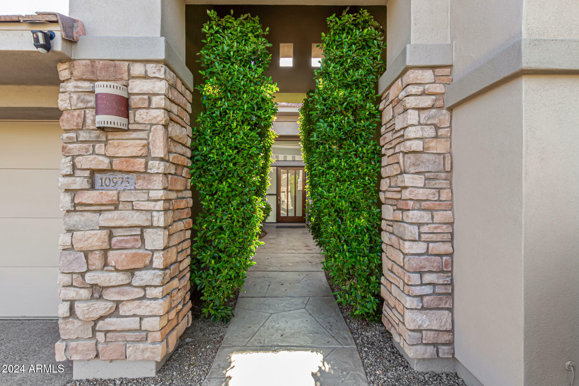 Property Photo: 10975 E Greenway Road AZ 85255