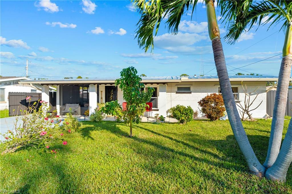Property Photo: 40 Victoria Dr N FL 33917