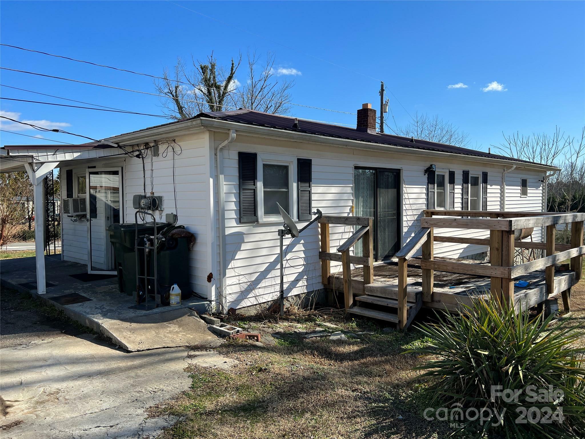 Property Photo:  118 Olive Street  NC 28638 