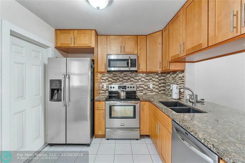 Property Photo:  610 NE 12th Ave 204  FL 33009 