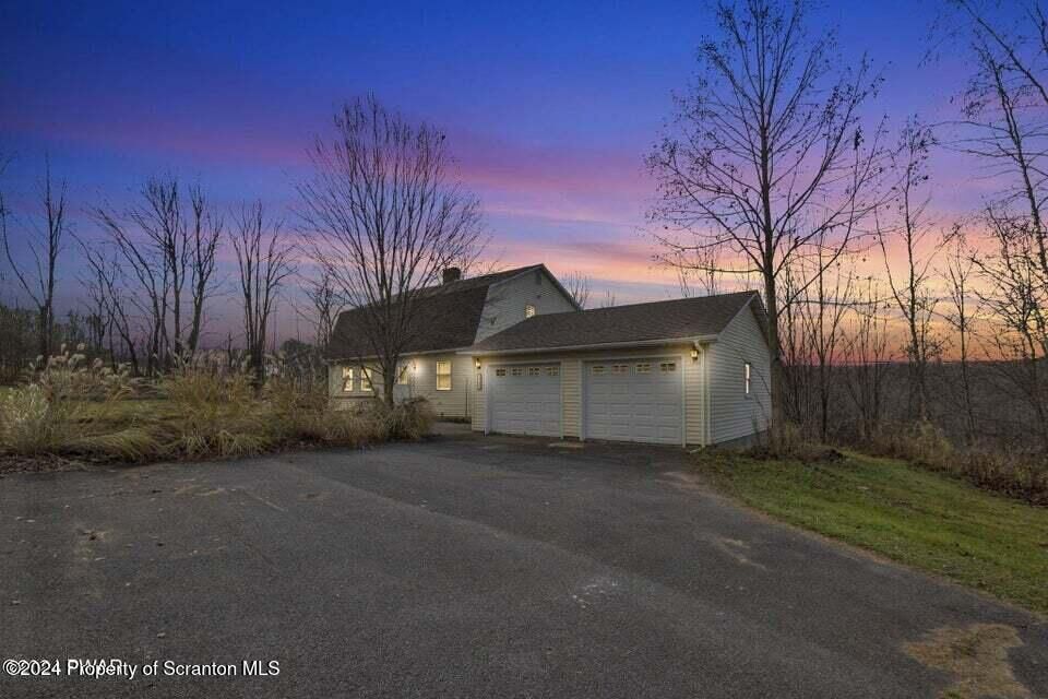 Property Photo:  1752 Owego Turnpike Turnpike  PA 18431 