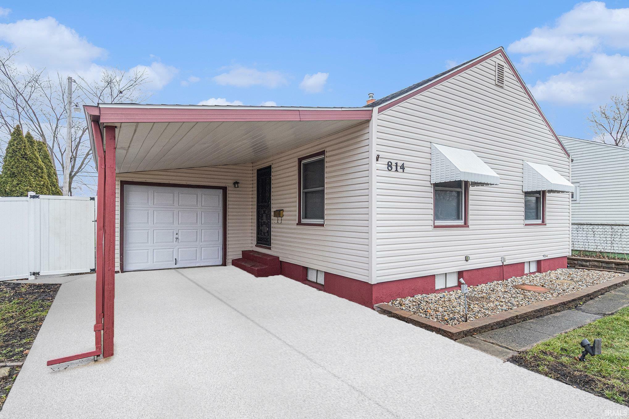 Property Photo: 814 Fairway Street IN 46619-2705