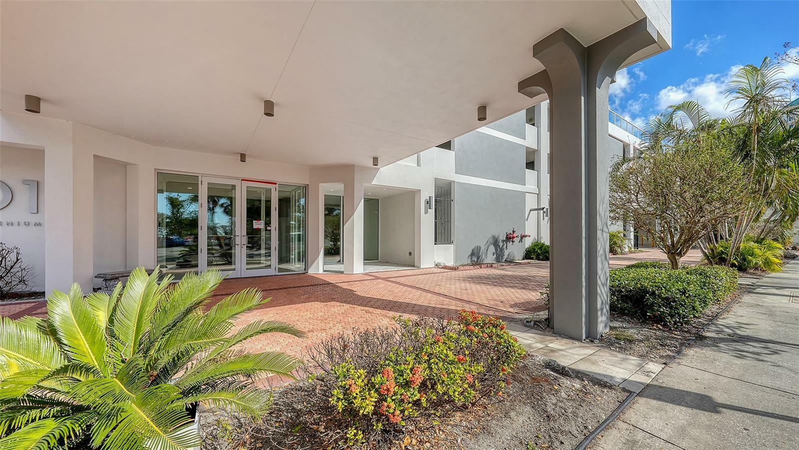 Property Photo:  101 S Gulfstream Avenue 11E  FL 34236 